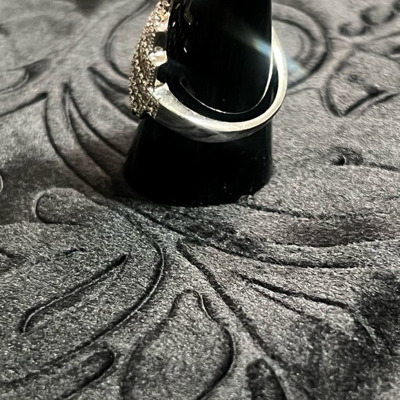 Elegant Silver Women's Ring - Picture 3 of 4